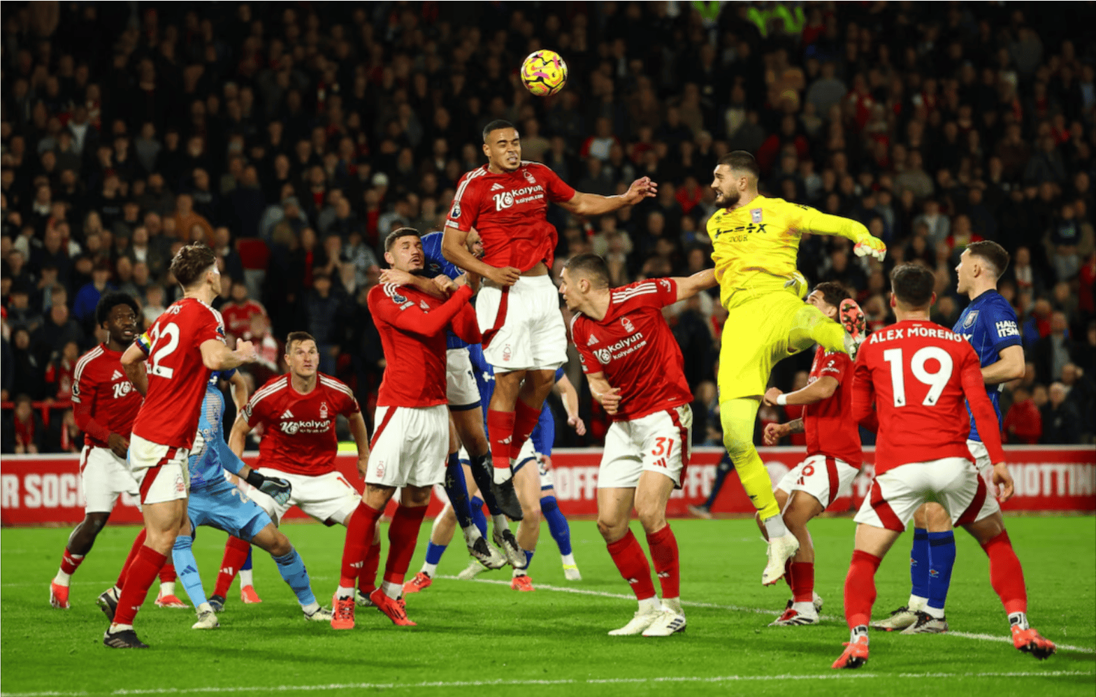 足球巨星实力碾压对手，欧洲赛事再掀高潮的简单介绍