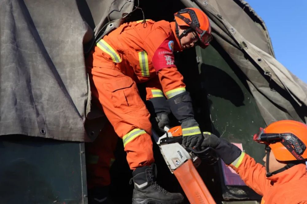 比利时遭遇艰难，需全力应对匈牙利