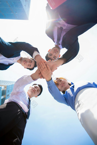 关于汉堡SV球迷热情高涨，为球队士气鼓劲的信息