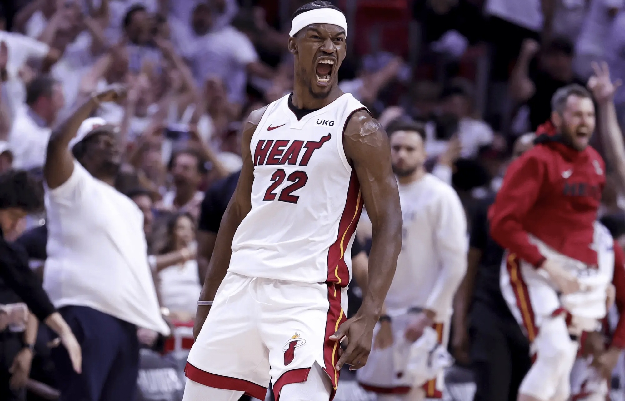 热火客场击败尼克斯，领跑东部