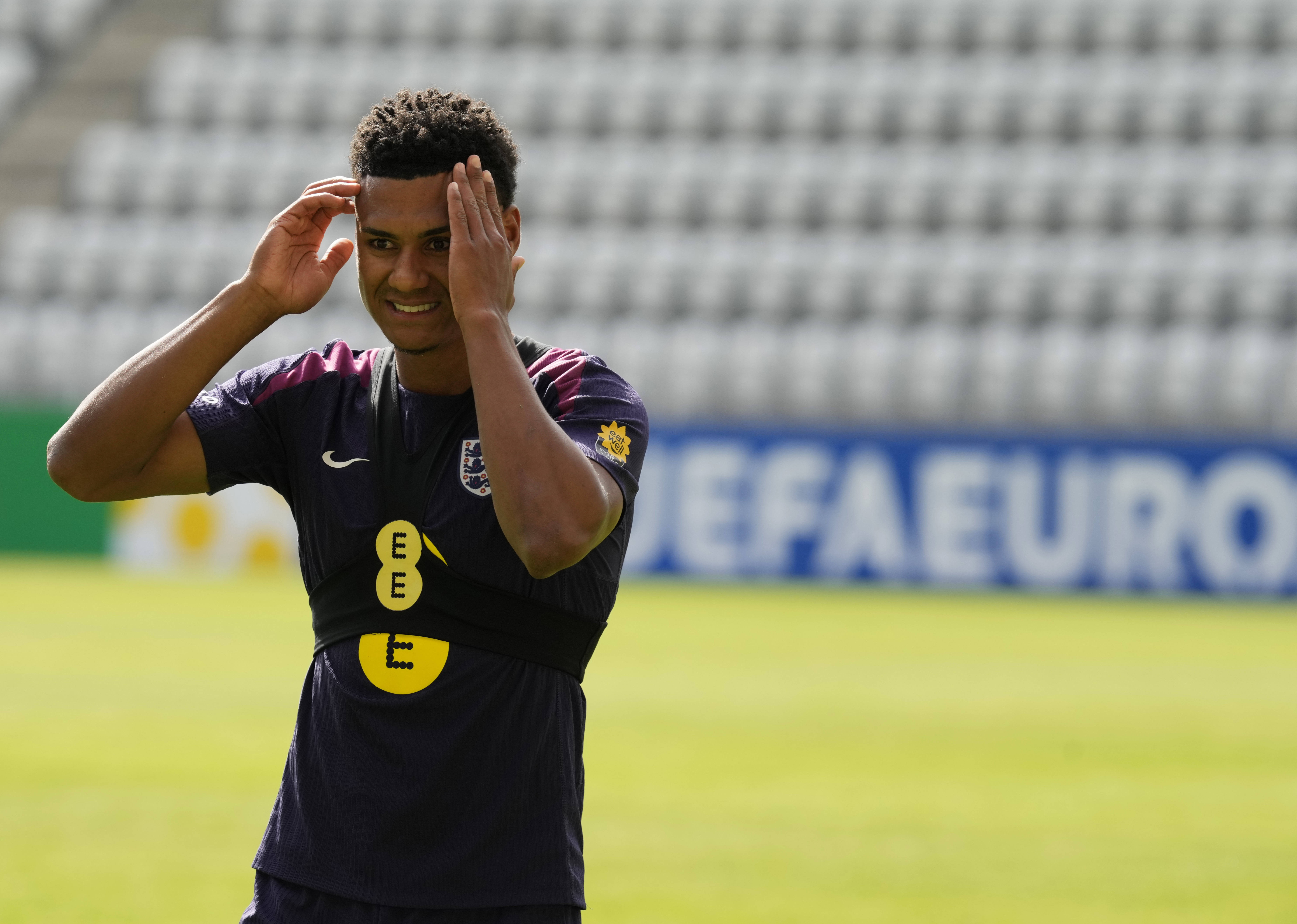 英格兰势不可挡，决意突破前行