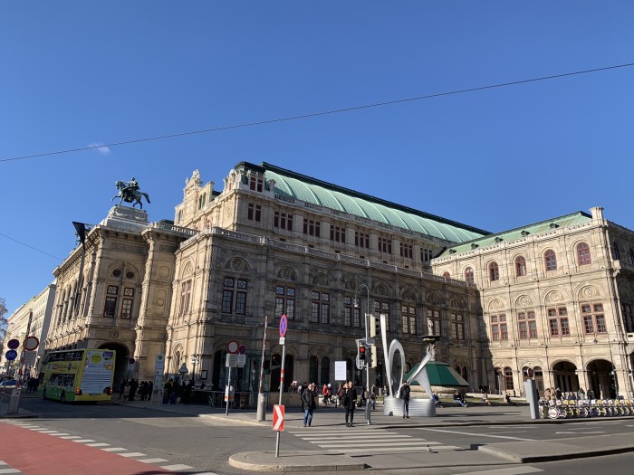 包含布拉格奥匈队风头盛，晋级在望！的词条