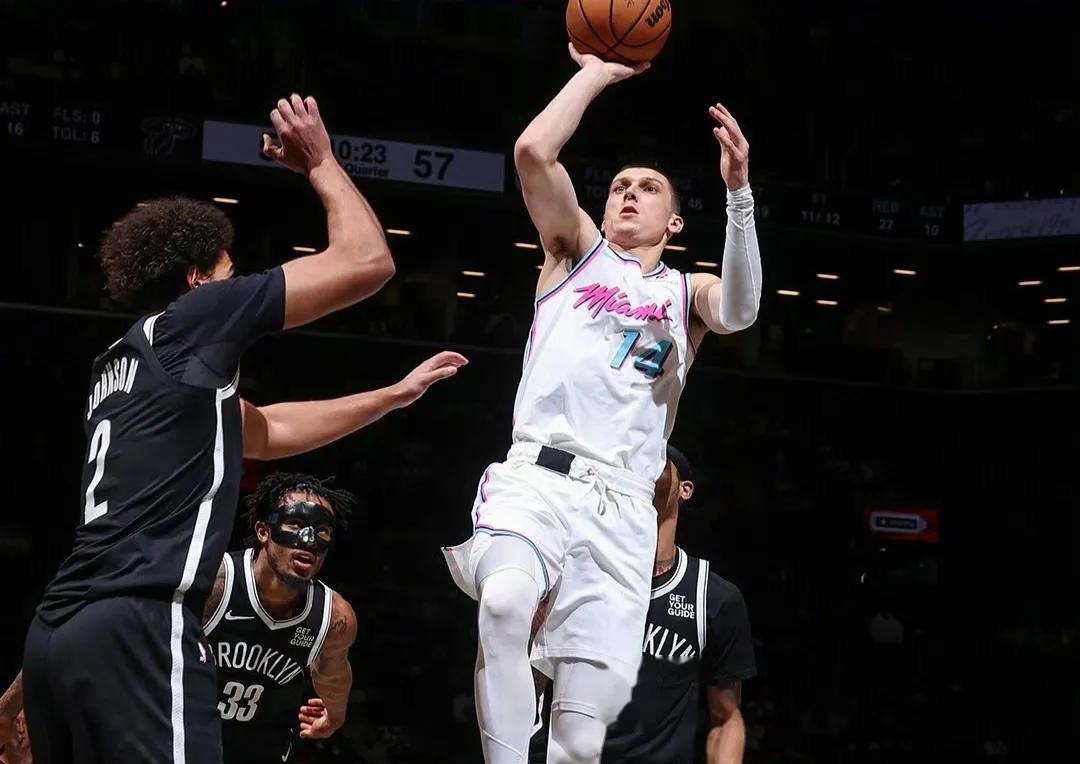 关于篮网客场击败热火，保持领先的信息