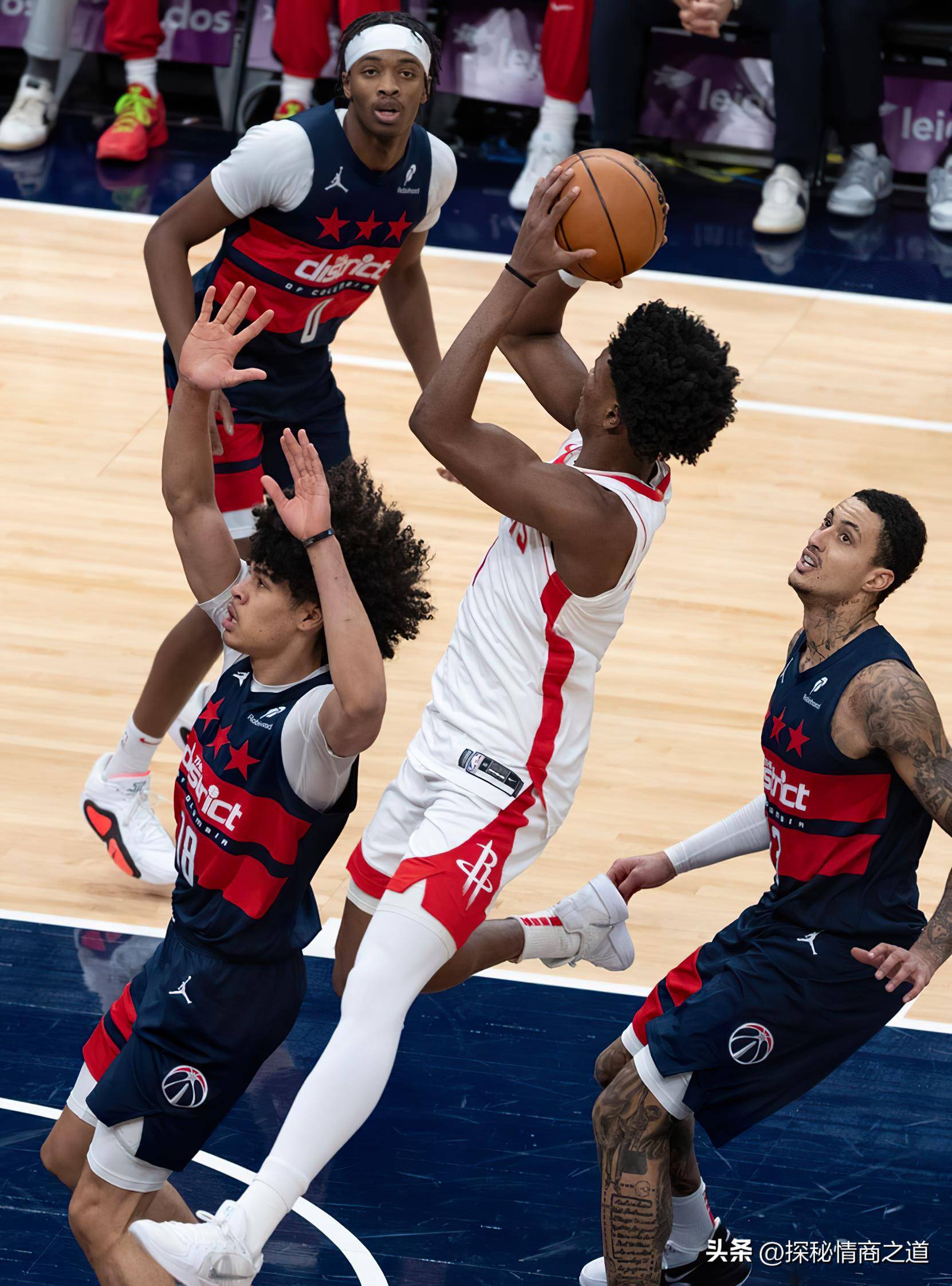 关于凯尔特人主场大胜火箭暂居东部第一的信息